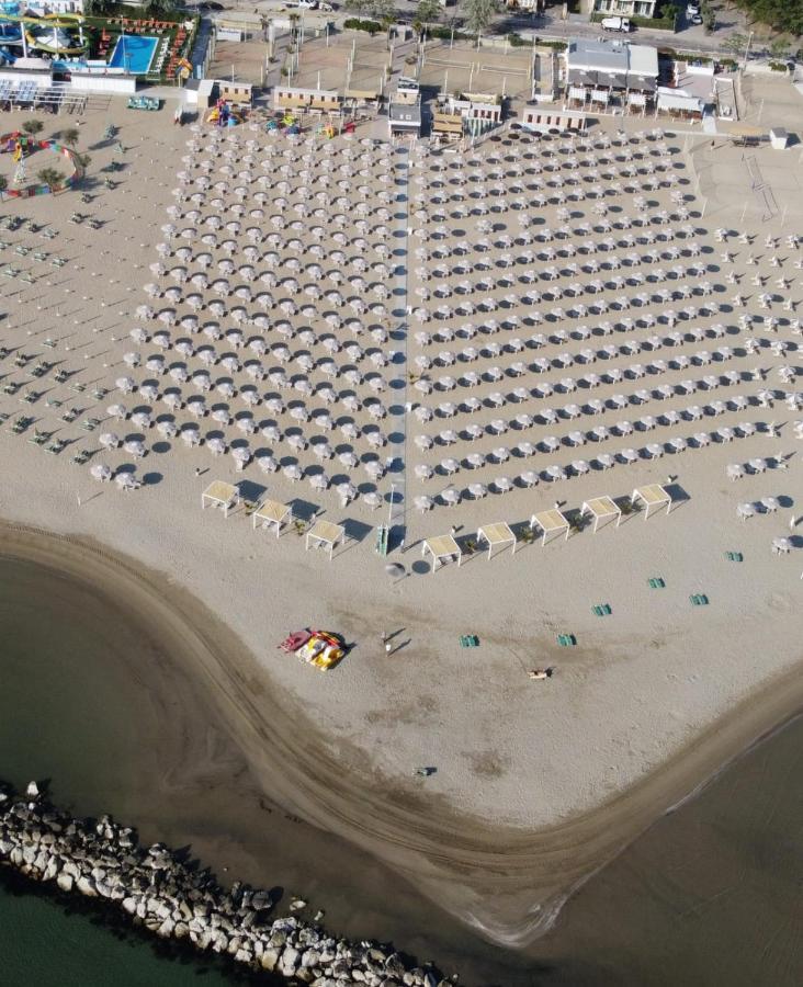 Hotel Riva E Mare リミニ エクステリア 写真