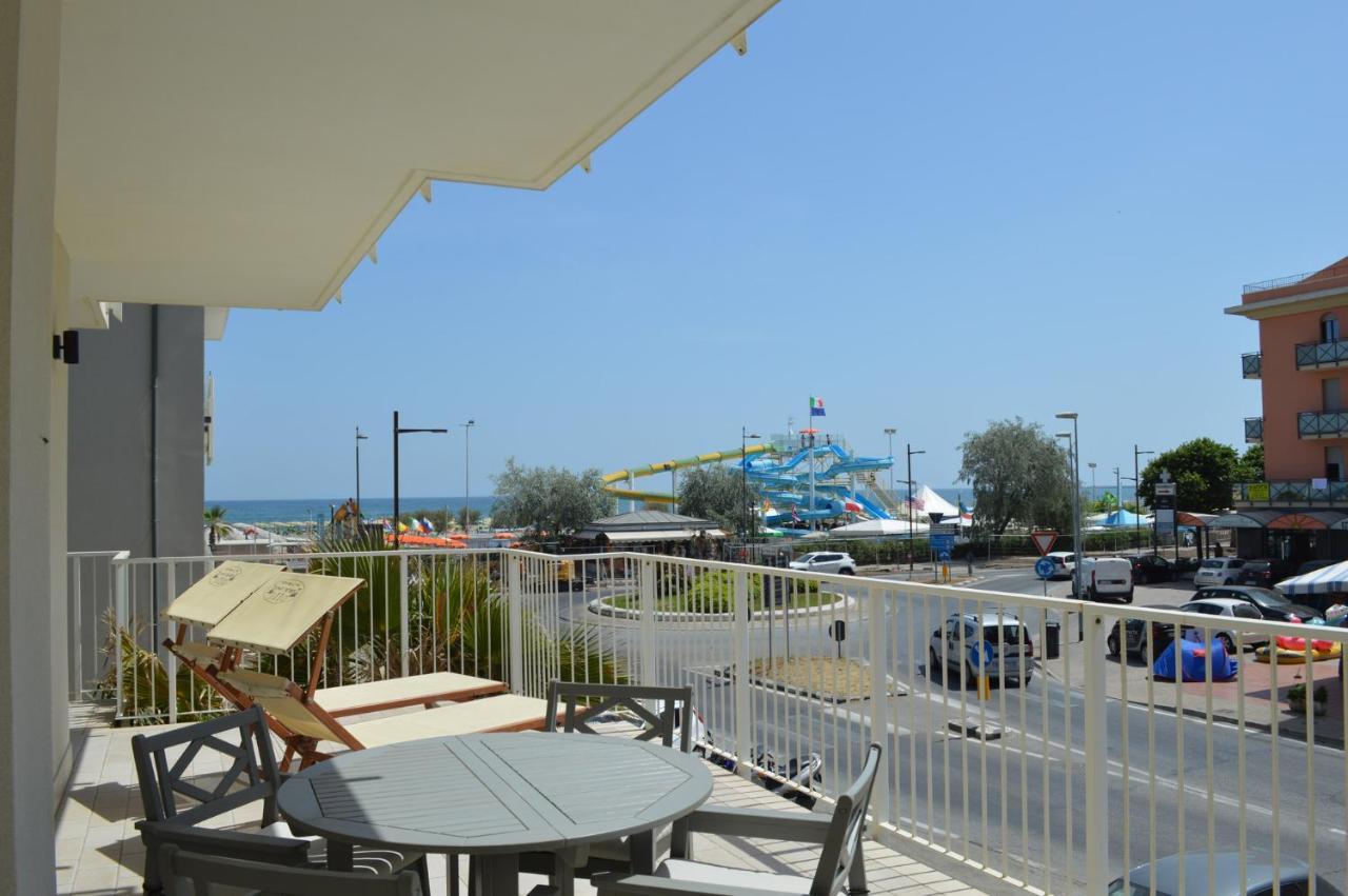 Hotel Riva E Mare リミニ エクステリア 写真