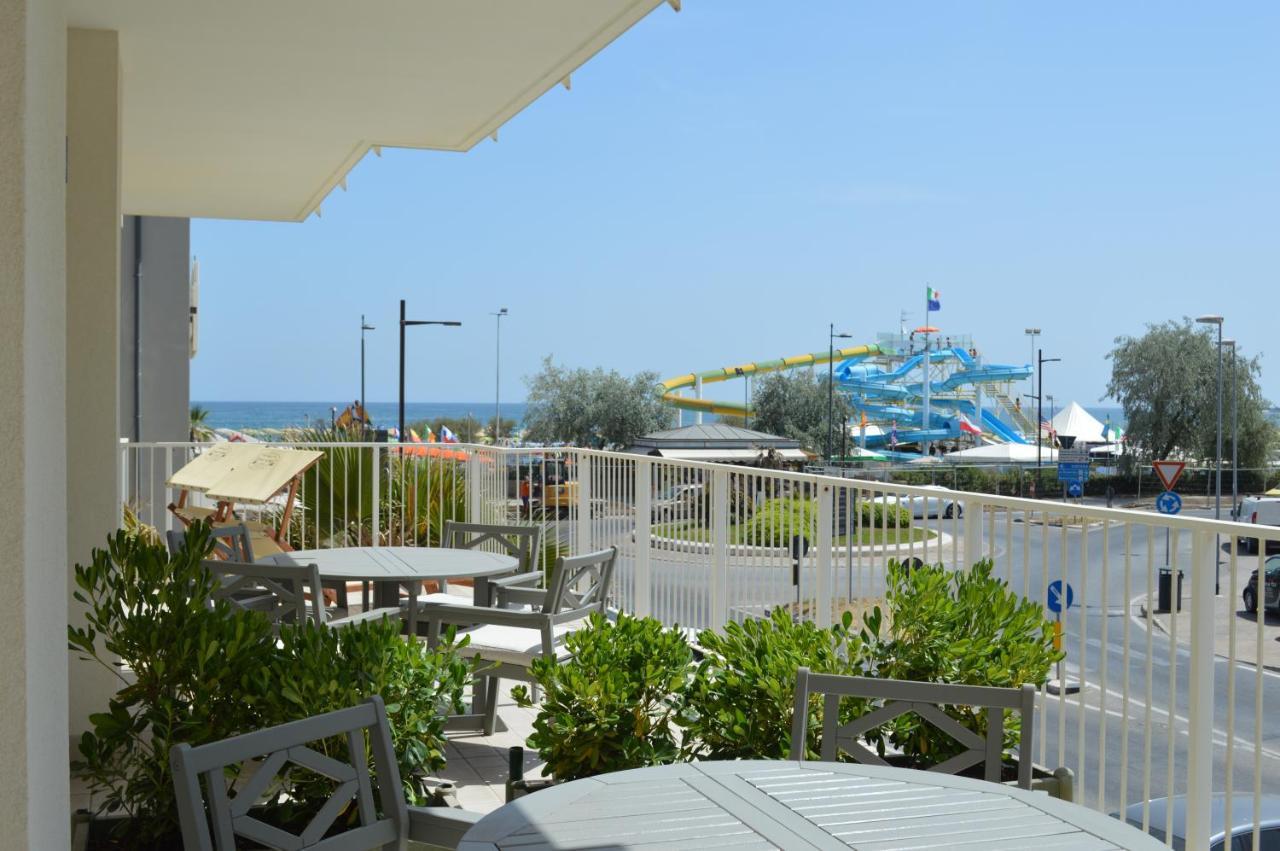 Hotel Riva E Mare リミニ エクステリア 写真