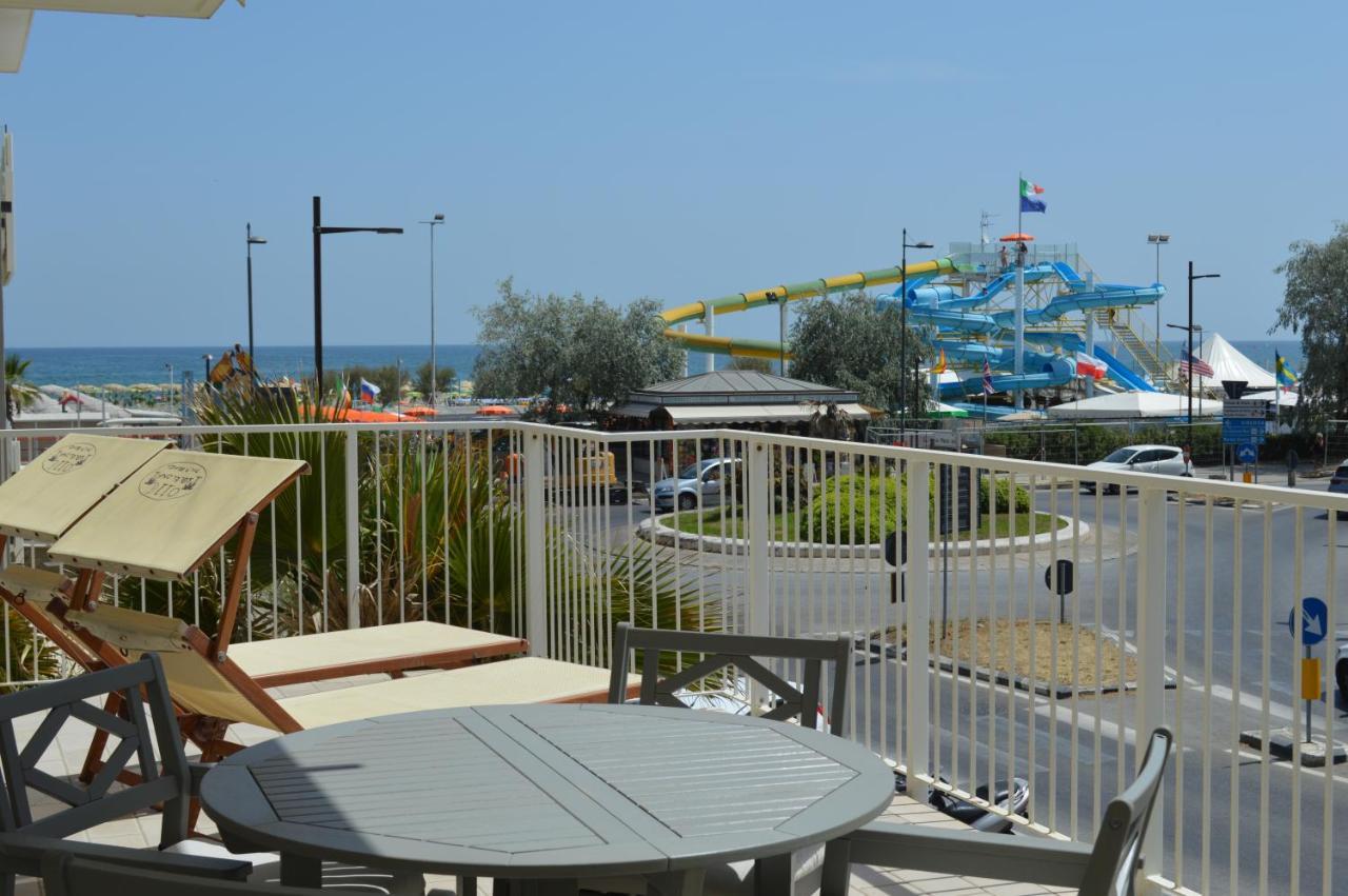 Hotel Riva E Mare リミニ エクステリア 写真