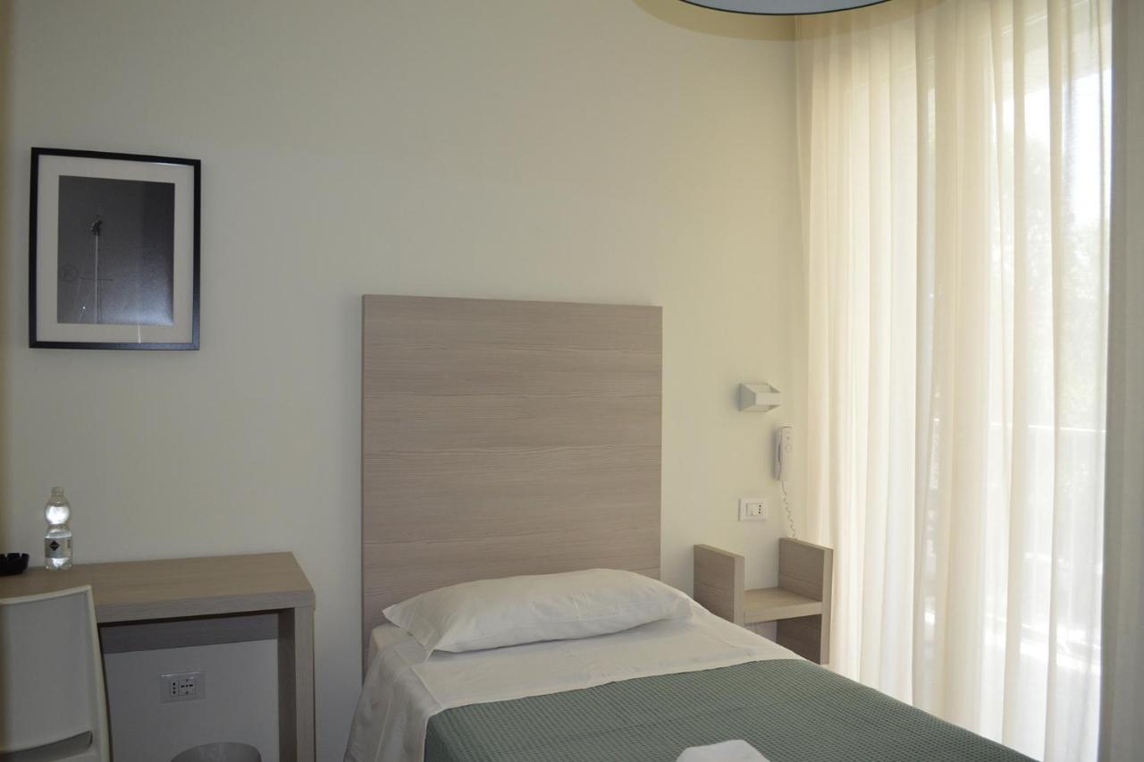 Hotel Riva E Mare リミニ エクステリア 写真