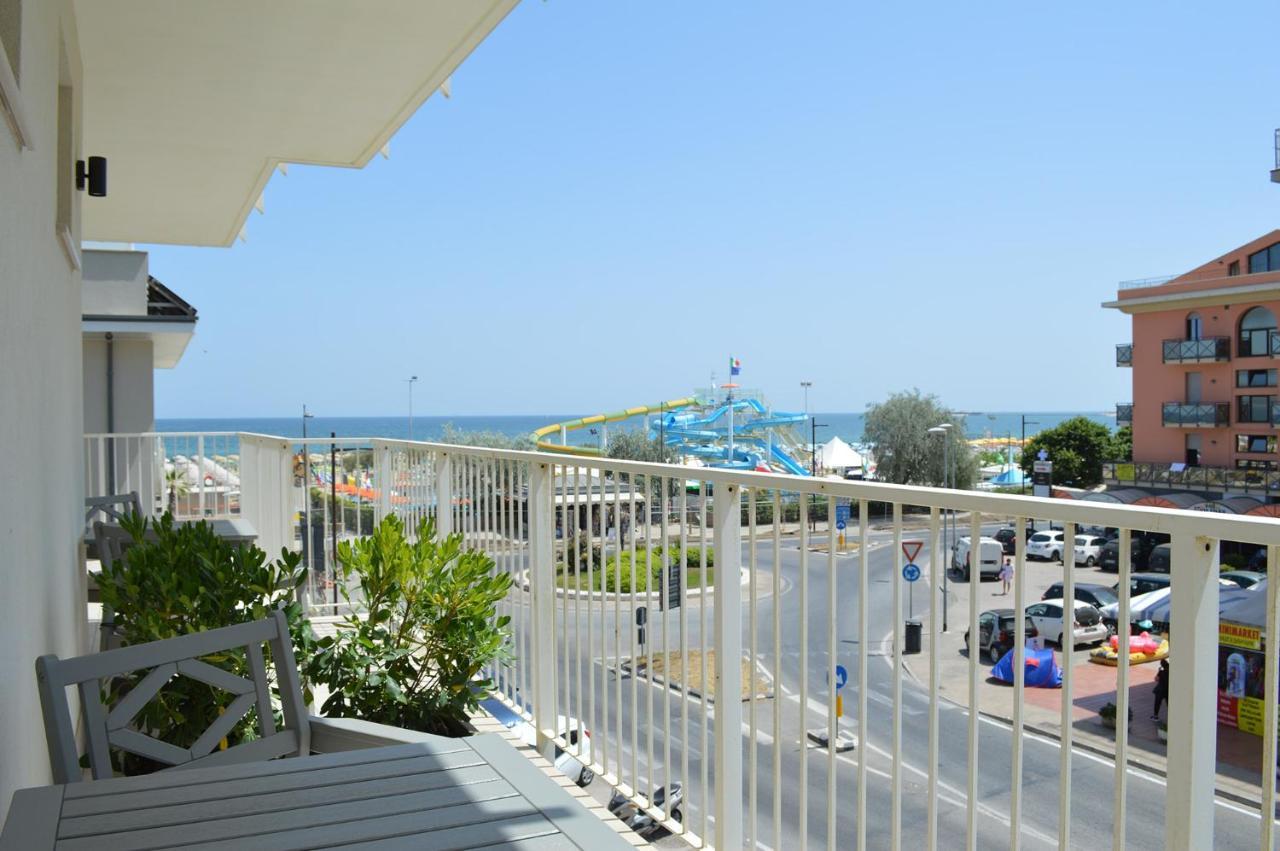 Hotel Riva E Mare リミニ エクステリア 写真
