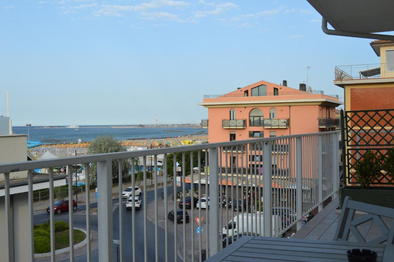 Hotel Riva E Mare リミニ エクステリア 写真