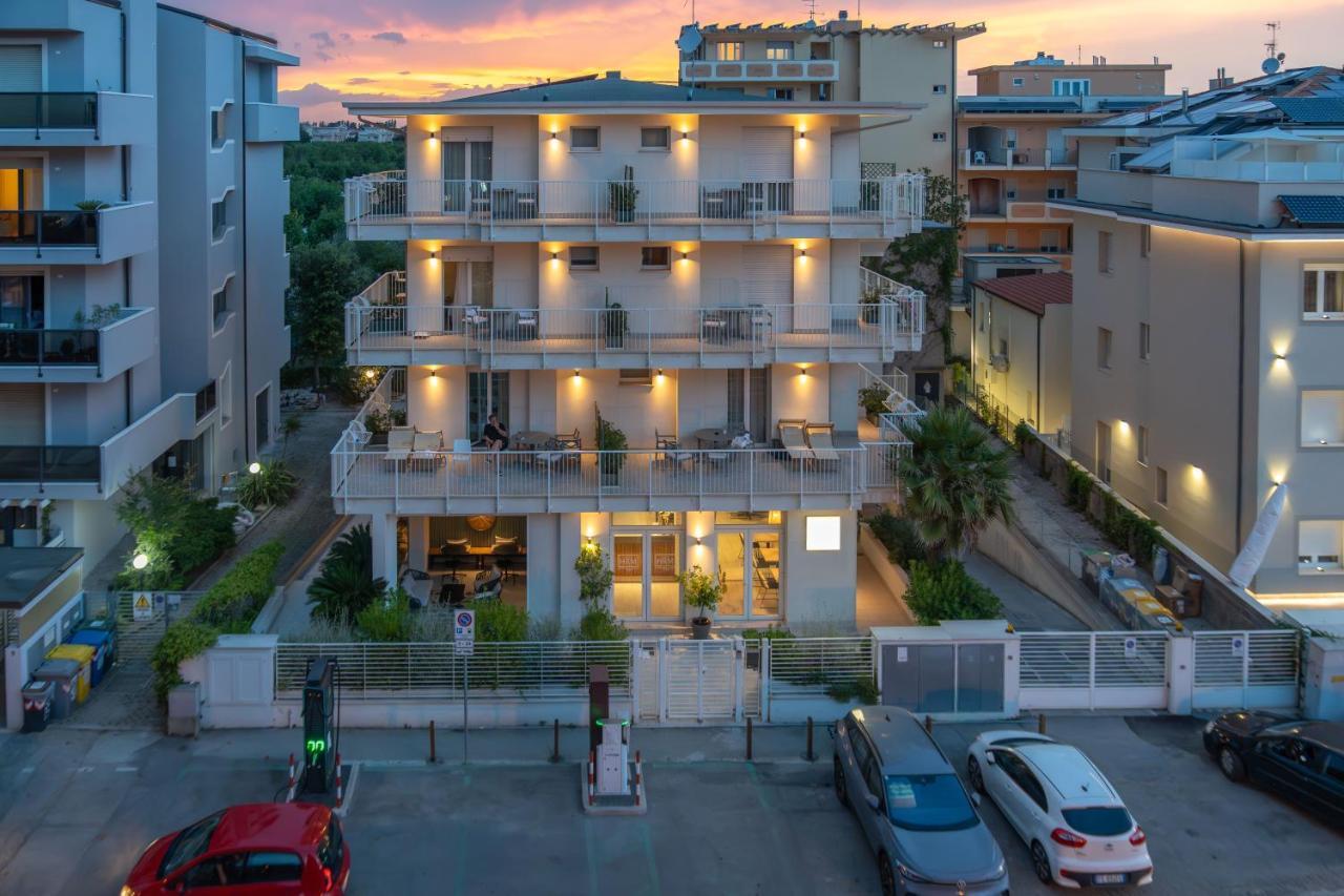 Hotel Riva E Mare リミニ エクステリア 写真